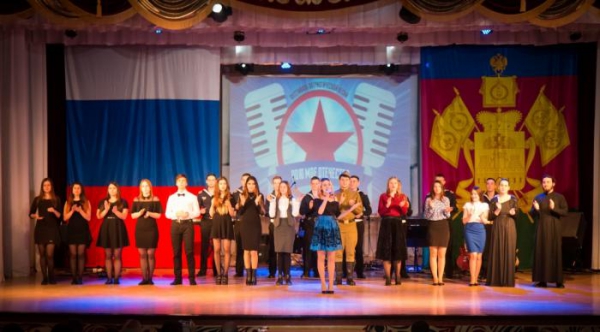 Участники фестиваля героико-патриотической песни Пою мое Отечество