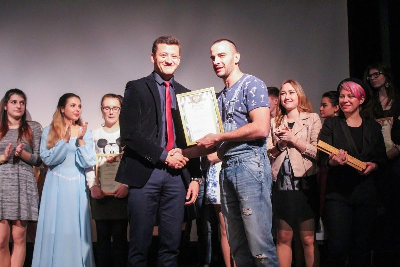 Награждение за победу в конкурсе «Студенческая весна -2017» вокального коллектива «Черноморские голоса»