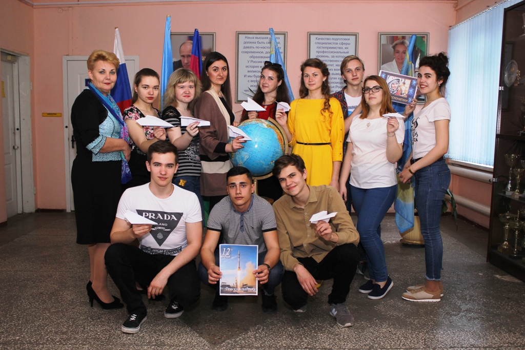 Студенты 1 курса  с куратором группы Хайбуллиной Маргаритой Владимировной