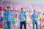 Солисты ансамля Сенов Филипп, Цой Дмитрий и Канц Никита  исполняют  гимн  молодежи Кубани